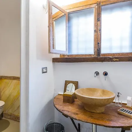 Ade Apartment